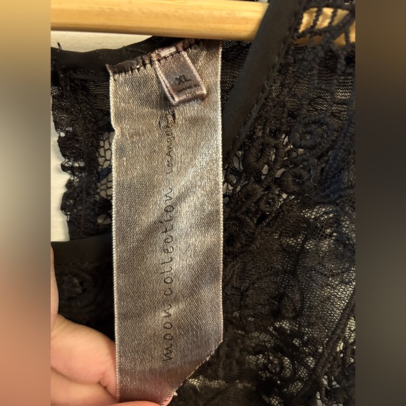 Moon Collection black split-back lace tank top. Juniors XL - Picture 4 of 7